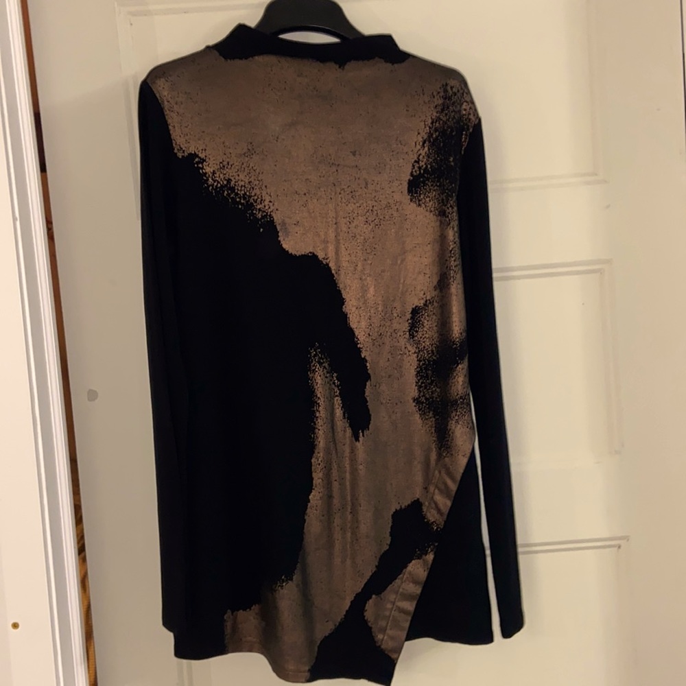 Demoo parkchoonmoo black and bronze color.